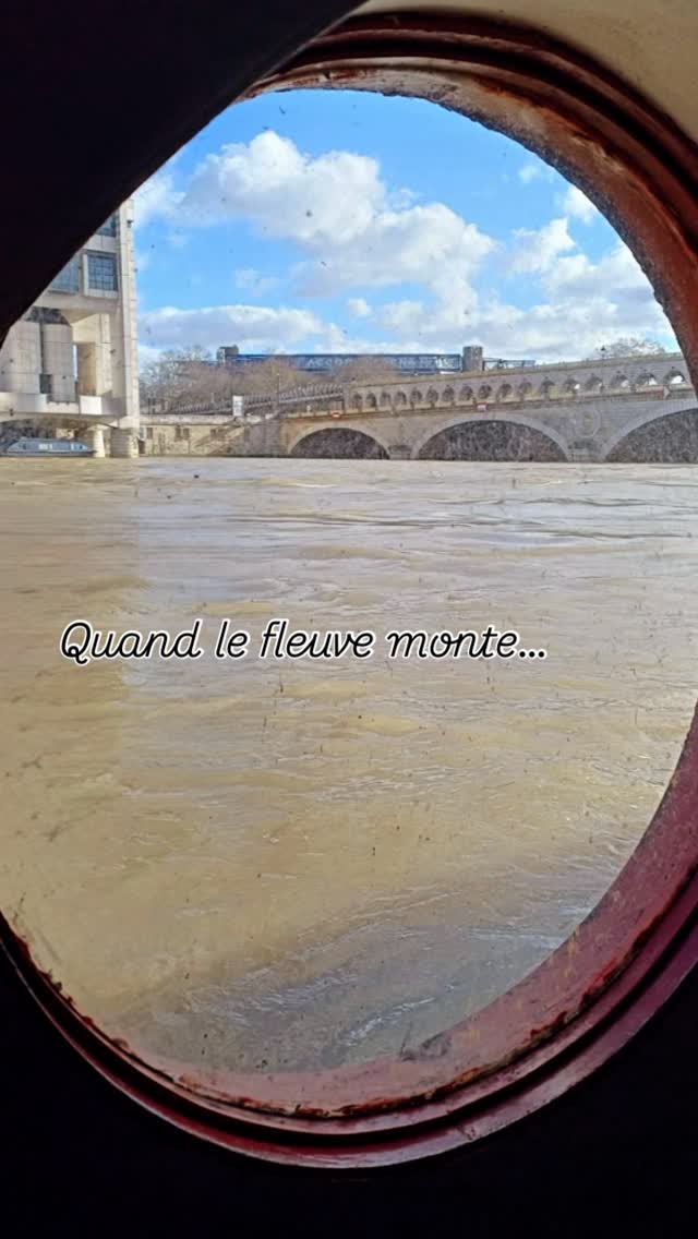 Le fleuve est sorti de son lit.
Nous, on reste à flot. 🌊🛥️

#Crue #peniche #seine #evenementiel #paris